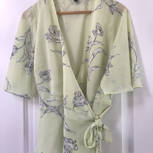 Banana Republic wrap tie top. - Picture 1 of 6